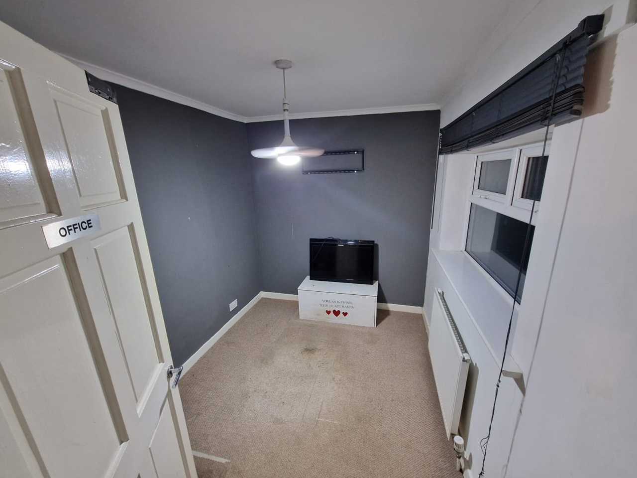 Lowedges S8. Lowedges Road – image 3